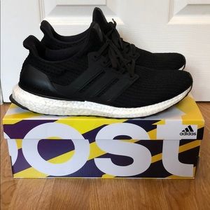 🔥STEAL🔥 ADIDAS ULTRABOOST SIZE 11